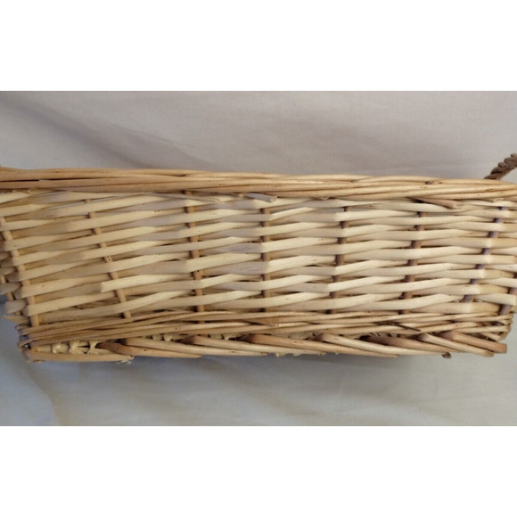 Vintage Woven & Rattan 13 1/2" Rectangular Bread/Pastry/Gift Basket - Picture 3 of 6